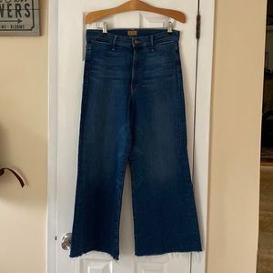 Almost new size 32 MOTHER jeans frayed bottom.